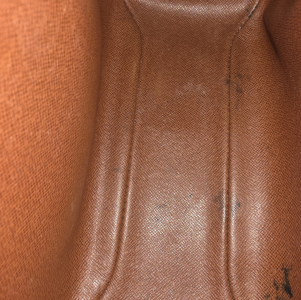 Louis Vuitton Elegant Brown Monogram Crossbody Bag - Picture 6 of 8